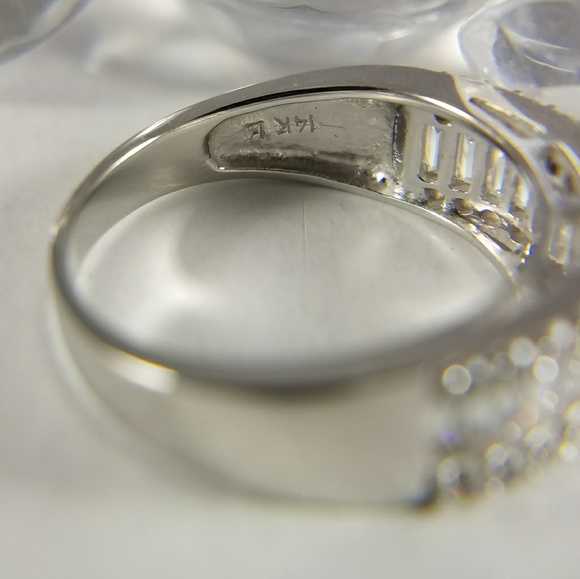 14k Solid White Gold Wedding Band Ring. Absolutely stunning. Stones are QZ - Picture 7 of 8